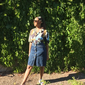 Sideout Minikjol denim - Mini jeanskjol med knappar (mörkblå färg)