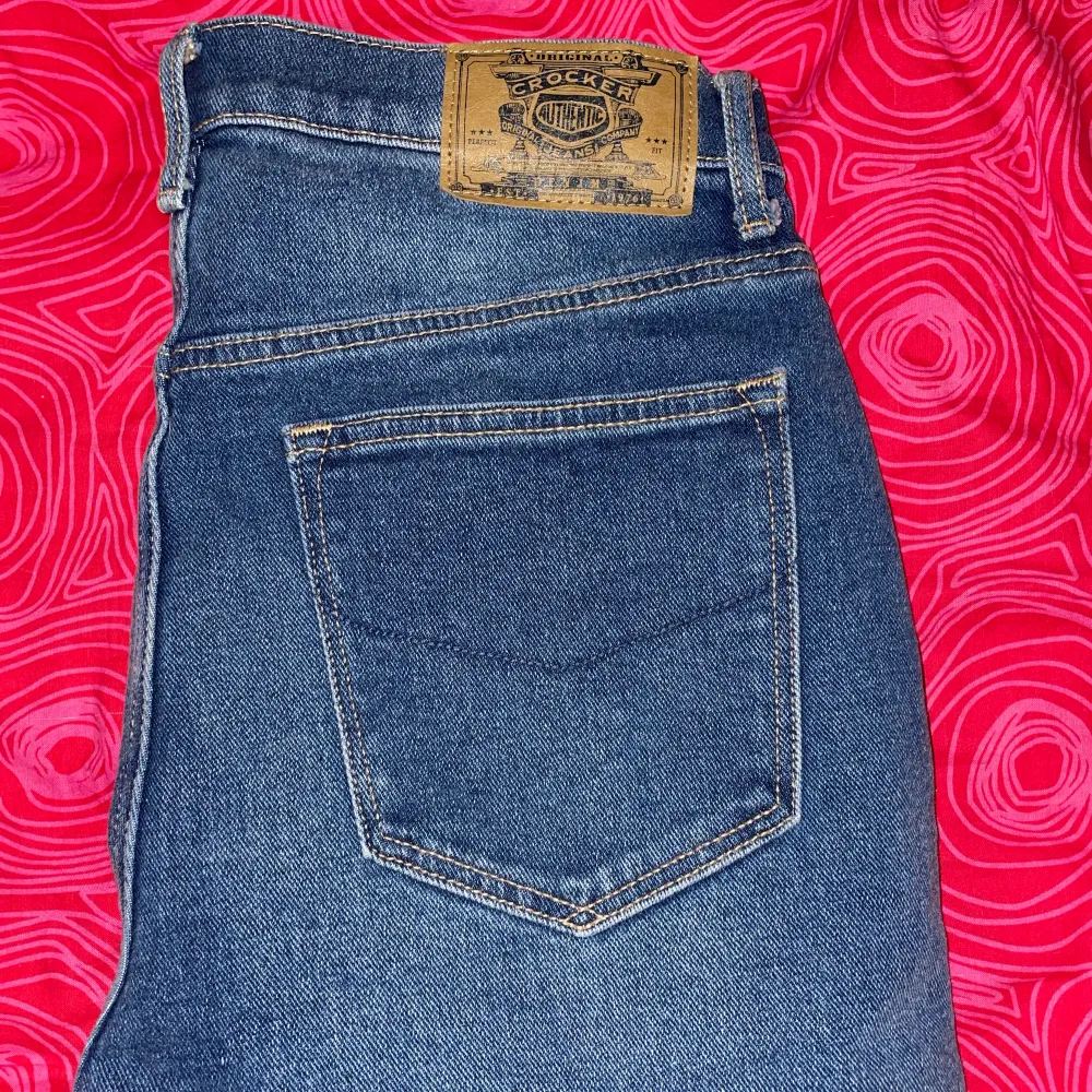 Oanvända crocker jeans, säljer dom av anledningen att dom just inte kommer till användning. Jeans & Byxor.