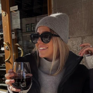 Grå mössa från alvii - Säljer denna gråa mössa från alvii. Inte använd så mycket 