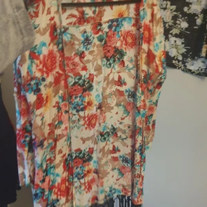 Kimono one size - Blommig kimono 