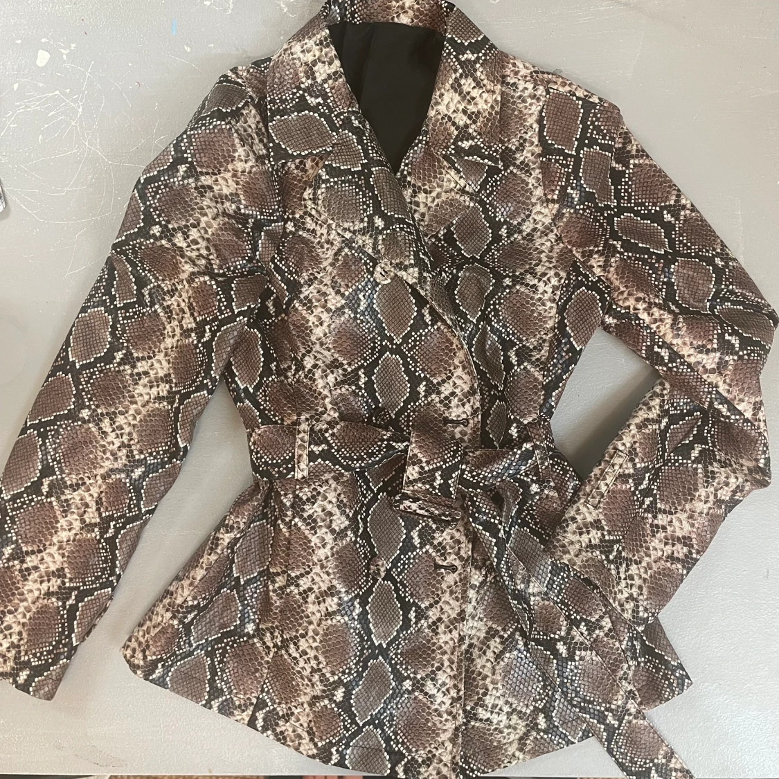 Ormskinn kappa / kavaj i pu strl S