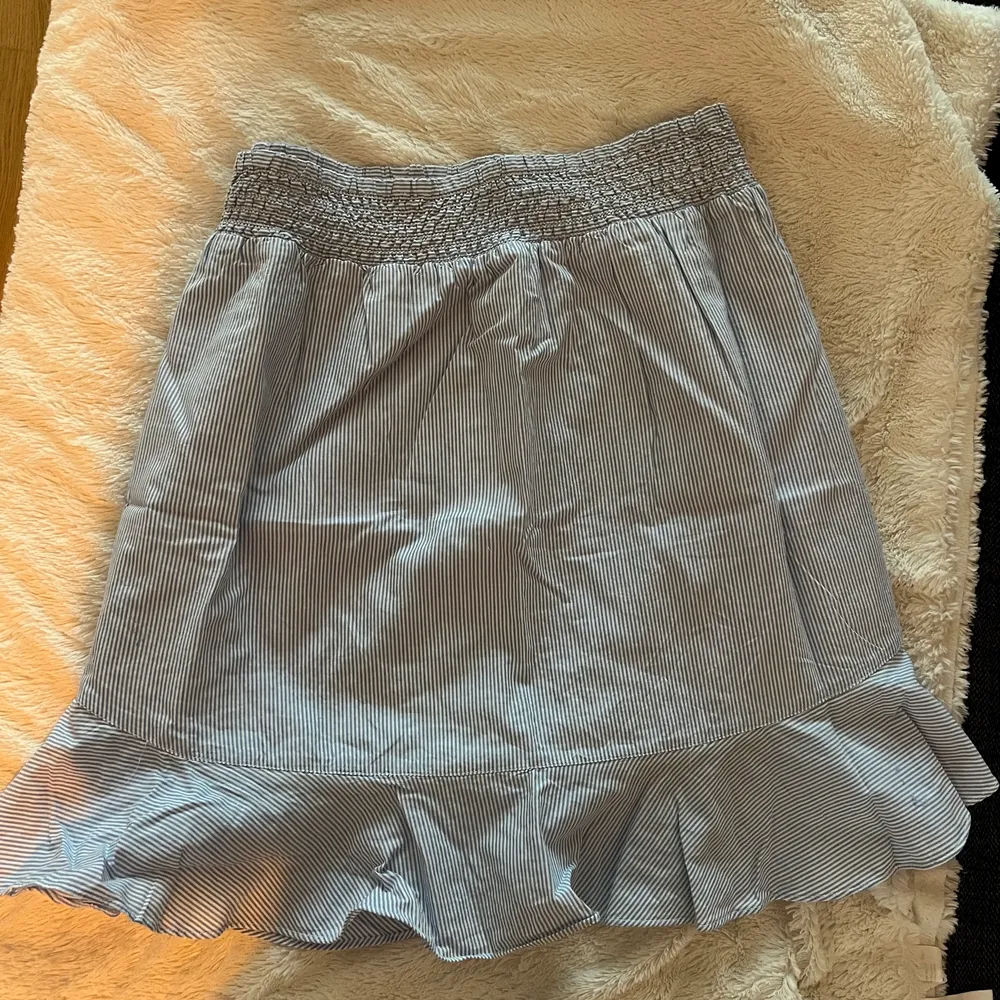New summer skirt, written size xl but i would say even xxl, it is wide.. Kjolar.