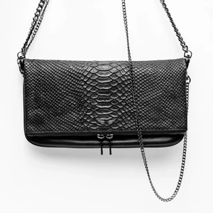 Väska ZADIG&VOLTAIRE - Säljer min väska från zadig&voltaire. Köpt för 3800kr på zadig i Stockholm. Har kvar kvitto och dustbag💕