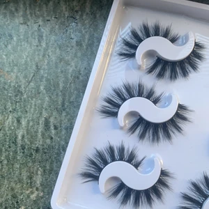 Fransar  - Säljer dessa fransar eftersom jag inte använder dom, 20kr styck alla 3 för 50kr