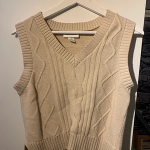 Väst - Beige väst från Monki, strl S!
