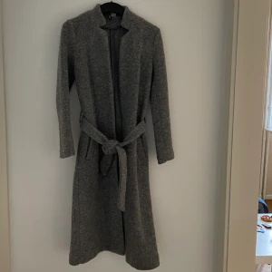 Ullkappa  - Grå ullkappa från h&m storlek 34.
