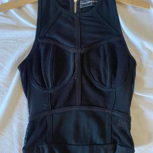 Svart body  - Säljer min supersnygga body ifrån maniere de voir pga ej kommer till användning. Köpare står för frakt 