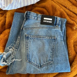 Helt nya - Storlek 30/32 fast avklippta lite då dom var väldigt långa på mig som är 163.