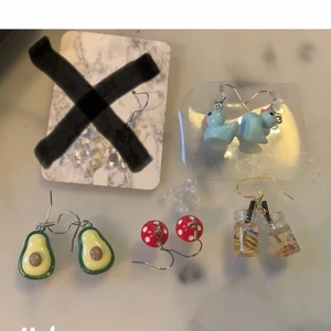 Örhängen  - Alla är nyckel fria! Och aldrig använda 15kr st!