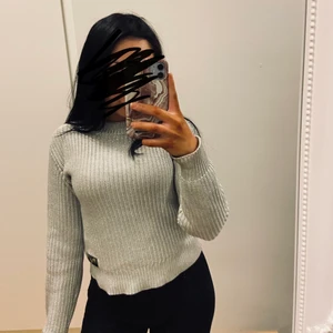 Tiger of sweden tröja  - Lyxig tröja som e skimmrig, knappt använd storlek ex 