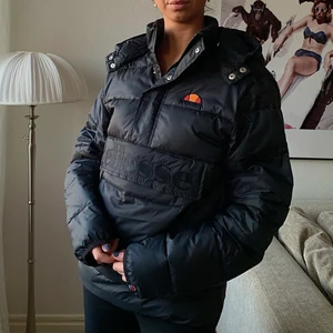 Pullover jacka  - Helt oanvänd pullover jacka från Ellesse🖤 Köparen står för frakten! 