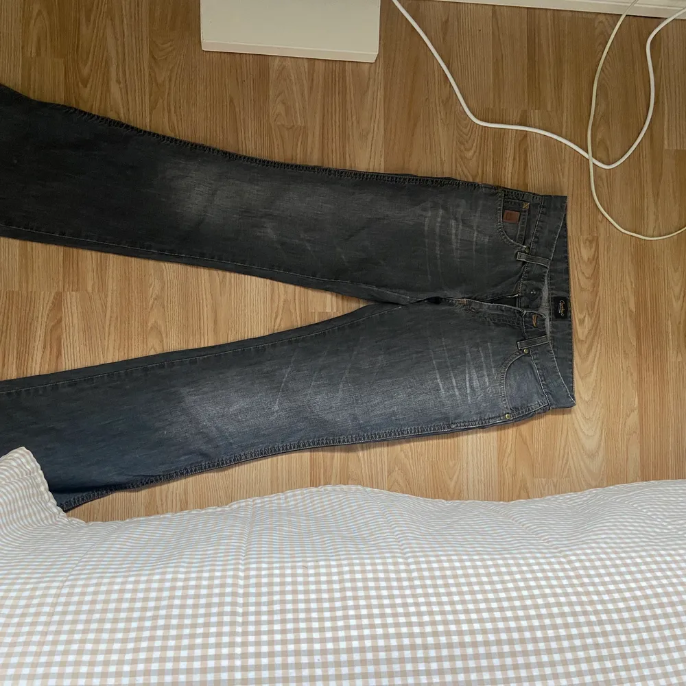 Snygga lågmidjade crocker jeans i bra skick! Ärvda men tyvärr för små.. det blev dags att sälja 🛍♻️💞. Jeans & Byxor.