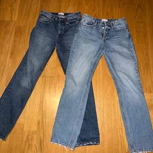 Säljer mina 2 par zara straight jeans i ljus- och mörkblå i storleken 38 i båda och sitter som en vanlig 38. De är som nya. Säljer pga kommer inte till användning. Säljer båda för 200kr och ett par för 130kr. Köparen står för frakten. 
