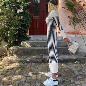 Randig klänning  - Söker denna klänningen, hör gärna av er ifall ni har någon i storlekarna XS, S och M💗💗💗💖