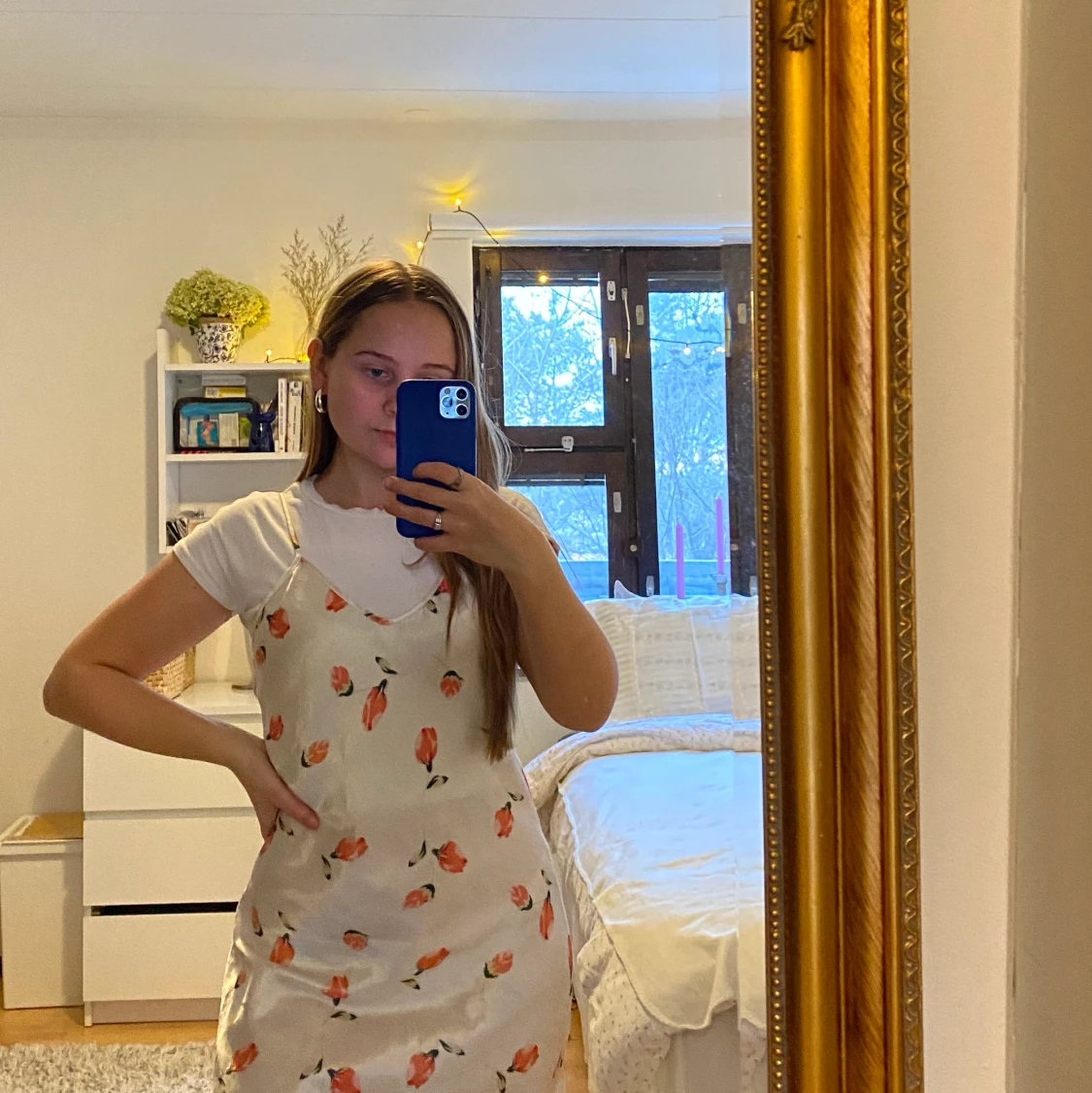 Silkesklänning med blommönster  - 90