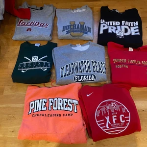 Vintage sweatshirts  - Vintage hoodies💫.         Köpare står för frakt 📦  🌐Storlek: S-L 💶pris:150-300kr 🌀cond: vintage