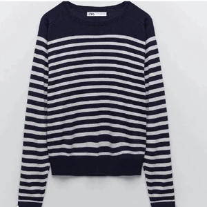 Zara - Säljer denna slutsålda tröja från zara💕skriv gör egna bilder.den är lite nopprig. Budgivning sker i kommentar