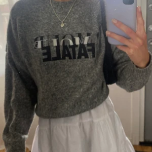 Stickad tröja - Jättefin stickad tröja, sparsamt använd!