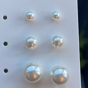 Pärl örhängen  - Helt nya pärl örhängen! Aldrig använda💕