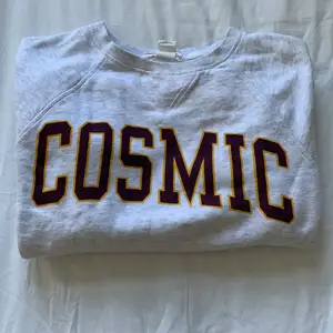 En college tröja från H&M i jättebra skick, skriv om ni vill ha fler bilder💋