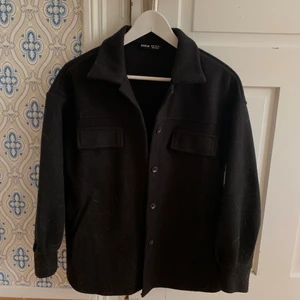 Skjortjacka  - Kappa, perfekt nu till hösten! 💕 Aldrig använd, endast provad. Säljer pga att den är lite kort i ärmarna, (jag har väldigt långa armar). Köparen står för frakten, hör av dig vid frågor ❤️