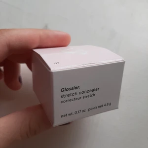 Glossier stretch concealer - Säljer en helt orörd glossier stretch concealer då jag beställde fel färg :( Färgen är i G9 och jag har själv samma concealer fast i G10 och jag äääälskar den! Wow! Originalpris är 170 kr men säljer för 160. Först till kvarn🤩 Köparen står för frakten :)
