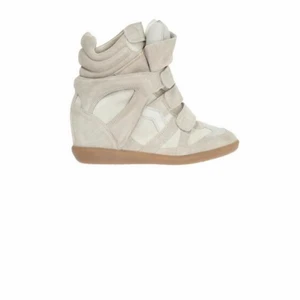 Isabel Marant skor - Sparsamt använda och välskötta men jag får ingen användning av dom. Kan skickas då står köparen för frakten. 