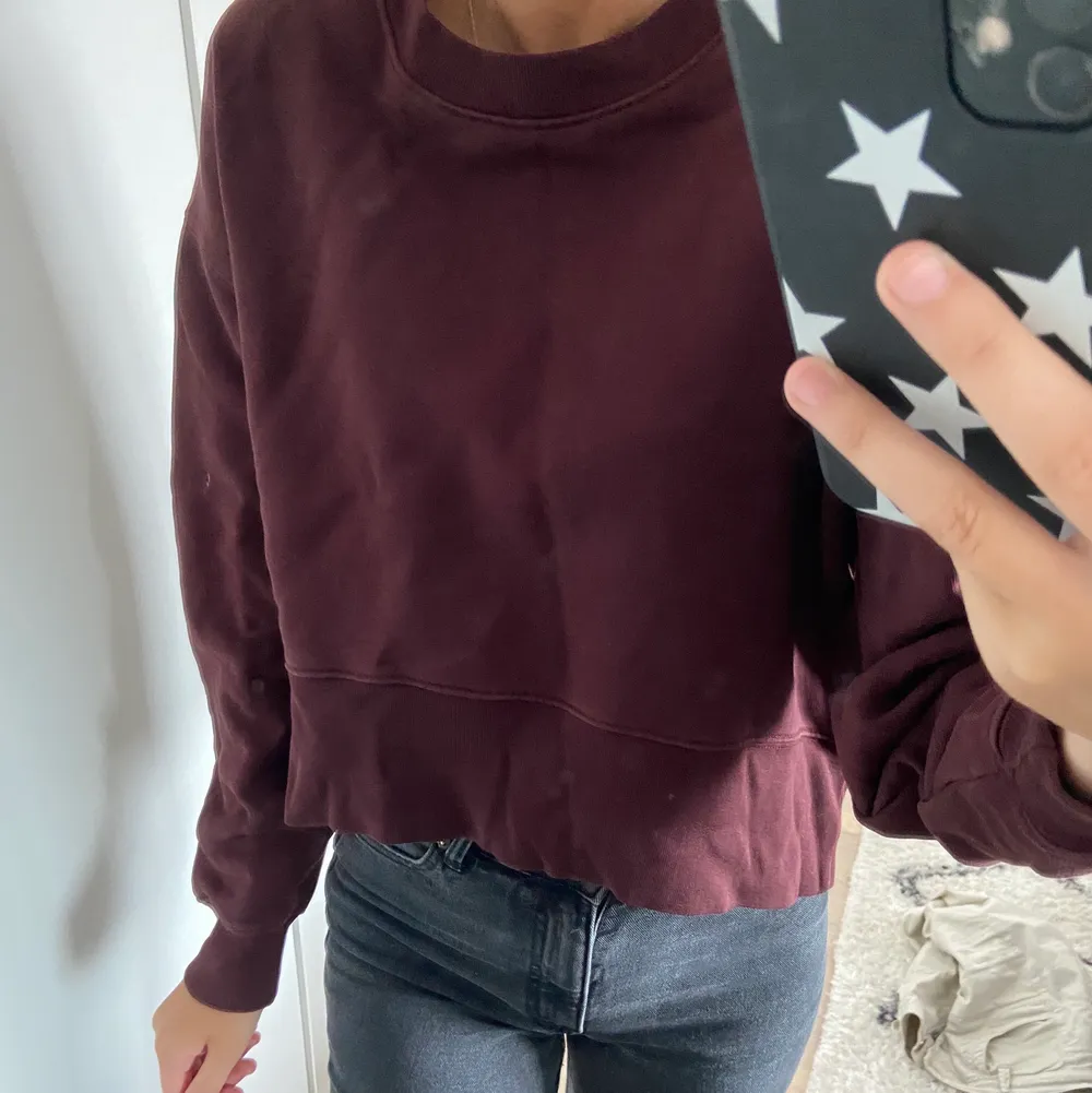 Röd/brun sweatshirt från zara, 100+frakt, använd väldigt fåtal gånger. Tröjor & Koftor.