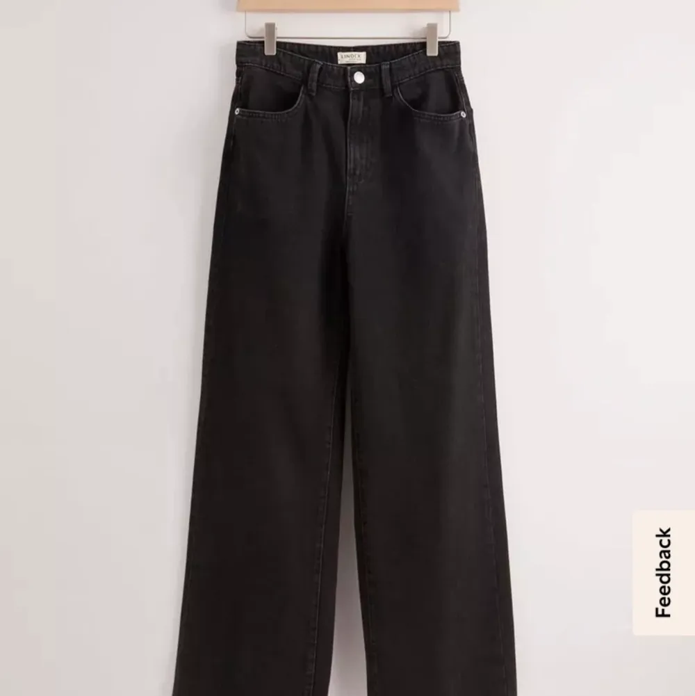 Svarta jeans från Lindex, storlek 42, skriv till mig om ni har frågor eller är intresserade . Jeans & Byxor.