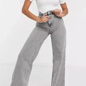 Stradivarius jeans! - Säljer dessa slutsålda jeans från stradivarius. 150kr+frakt💕