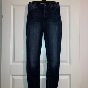 Jeans från only storlek 27/S - Svart/grå/blå ish high waisted Jeans från only storlek 27/S