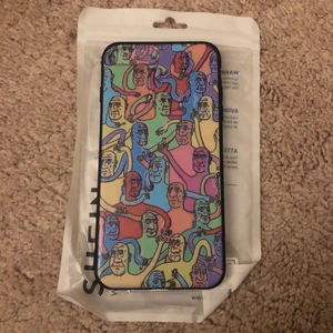 ascoolt skal - ascoolt skal till en iPhone 8+ från shein. säljer för råkade beställa fel storlek :))