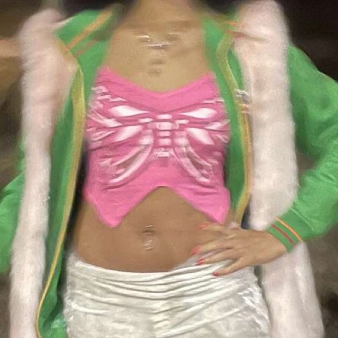 rosa croptop med fjärillamönster - 91