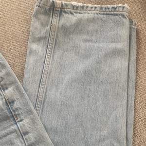 Säljer mina 90’s jeans från Gina tricot då jag inte använder dom! Kom privat för fler bilder, priset kan diskuteras💞 450+ frakt