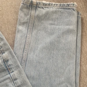 Jeans - Säljer mina 90’s jeans från Gina tricot då jag inte använder dom! Kom privat för fler bilder, priset kan diskuteras💞 450+ frakt