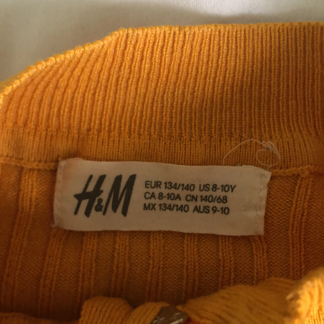 Ribbad tröja i strl 134/140 - 90