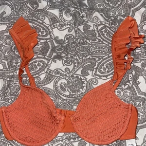 Bikinitopp - Säljer denna jätte söta bikini topp från nakd som tyvärr var för liten för mig🙃💓