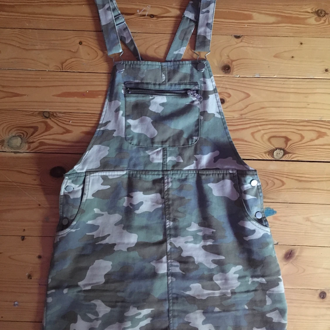 Hängsel-kjol camouflage