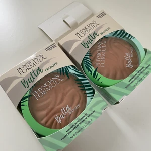 Butter Bronzer  - Säljer 2 Physicians Formula Butter Bronzer i färgen Sunkissed Bronzer. Den till höger är öppnad och swatchad men är fortfarande som ny som man kan se på bild 2. 🛑OBS den till vänster är såld🛑