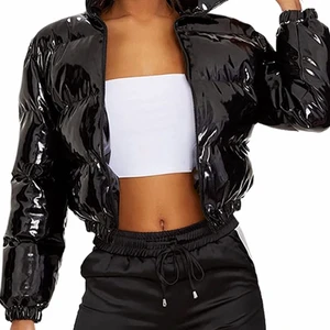 Jacka - Säljer min shiny puffen jacket från Bershka i storlek S , kort i modell men passar även en XS