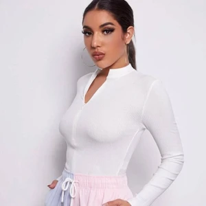 Topp med dragkedja och krage - Säljer dessa toppar från Shein som endast e använda 1 gång. De är i stolen XS och är som nya. Ordinarie priset 80kr/ styck men säljer de för 50kr styck. Pris kan diskuteras vid snabb affär 