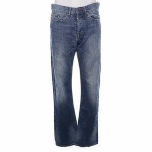 Redwood jeans  - Jättefina mid waisted Redwood jeans. Köpta på Sellpy men är för små på mig. 