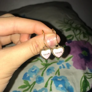 Örhängen 💖 - 15 kr styck och ändast 12 kr med rabbat koden (halloween3) skickar mot att köparen står för frakt på 8kr