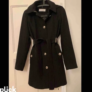 Calvin Klein kappa - Kappa från Calvin Klein i storlek Xs. Jättebra skick. Säljer pga för liten. Nypris 1200kr