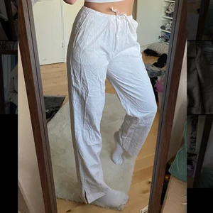 Linnebyxor  - Superfina linnebyxor från veromoda i fint skick! Bra i längden på mig som är 175!! 250kr INKLUSIVE FRAKT ❤️❤️ STÅR DET INTE SÅLT PÅ ANNONSEN FINNS DEN FORTFARANDE KVAR! Pris kan diskuteras vid snabb affär!