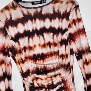 Missguided klänning batik - Klänning från Missguided i strl 36/S. Aldrig använd🔥