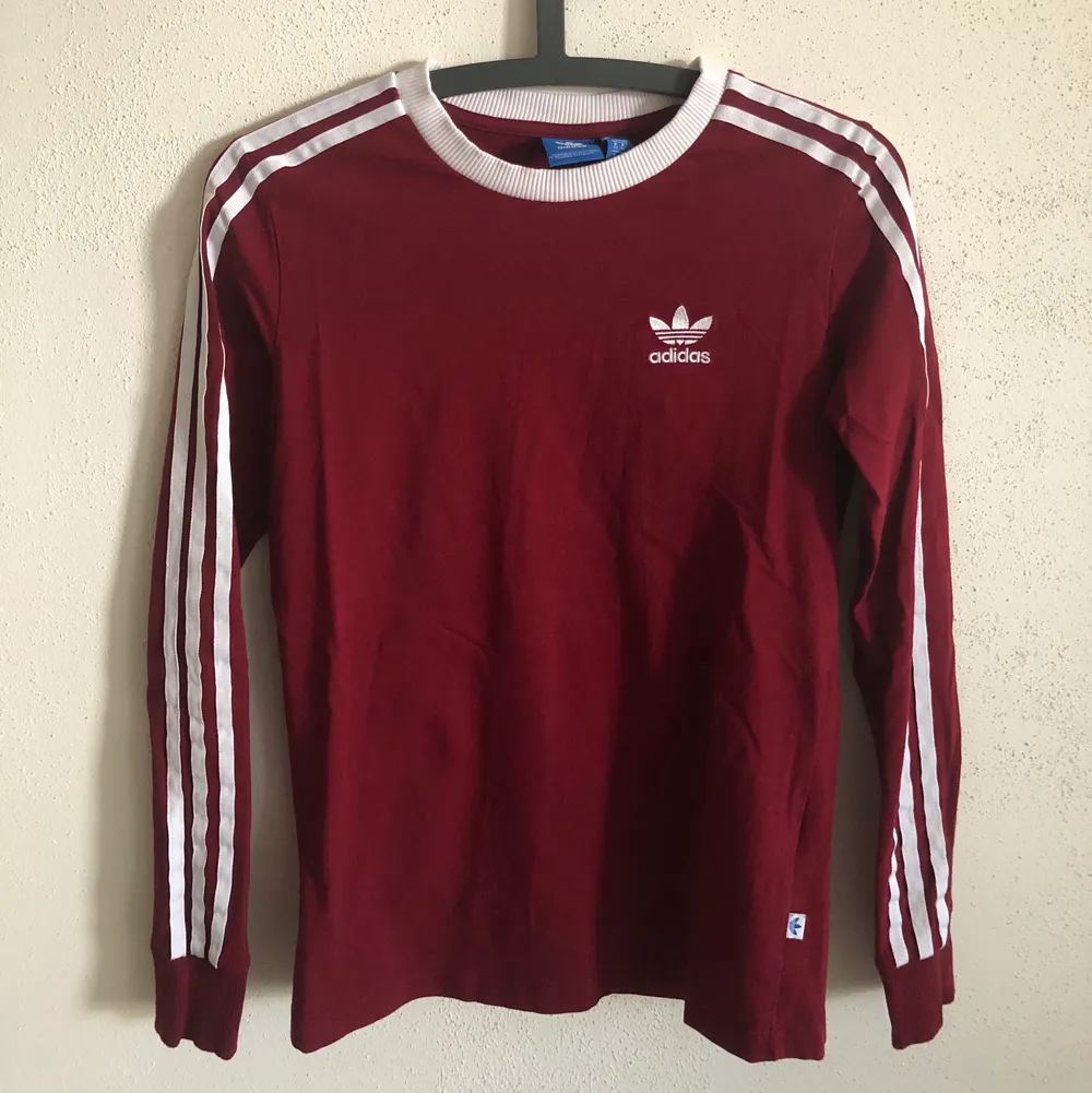 Women’s Adidas Originals Long Sleeve T-Shirt  Size XS / UK 6 Great condition, no flaws or damage.  DM if you need exact size measurements.   Buyer pays for all shipping costs. All items sent with tracking number.   No swaps, no trades, no offers. . T-shirts.