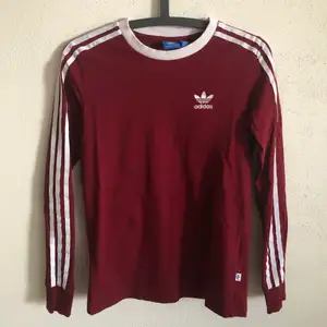 Women’s Adidas Originals Long Sleeve T-Shirt  Size XS / UK 6 Great condition, no flaws or damage.  DM if you need exact size measurements.   Buyer pays for all shipping costs. All items sent with tracking number.   No swaps, no trades, no offers. 