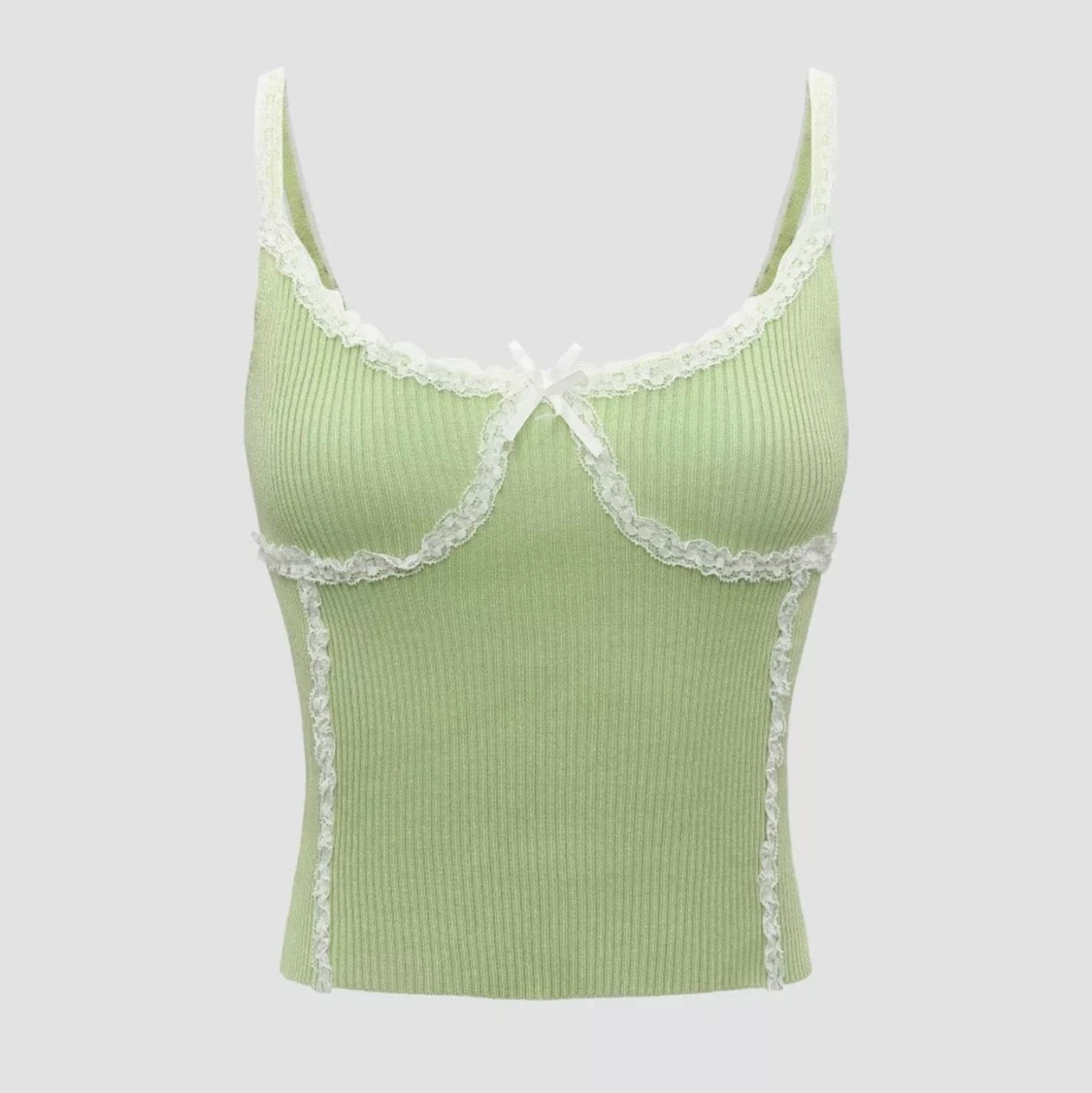 linne med spetsdetalj 