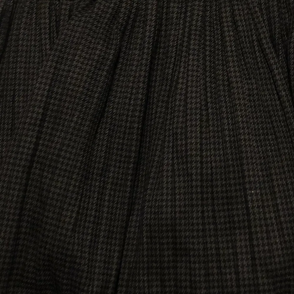 Höstig kjol från Zara med svart och grått mönster. Kjolar.